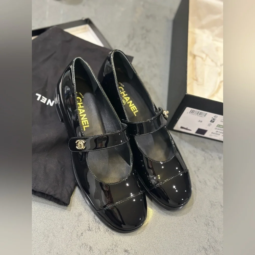Chanel patent Mary Jane ballet flats. Size 39. Worn once - Picture 1 of 3